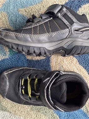 Keen Kids Black Athletic Sneakers with Velcro size toddler 9